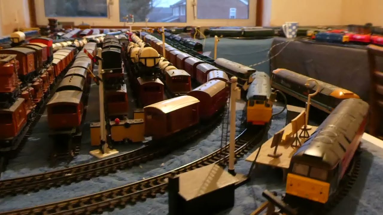TRIANG OR LIMA OR AIRFIX OR BACHMANN OR MAINLINE MODEL RAILWAY ROLLING STOCK RUN ONE 210226