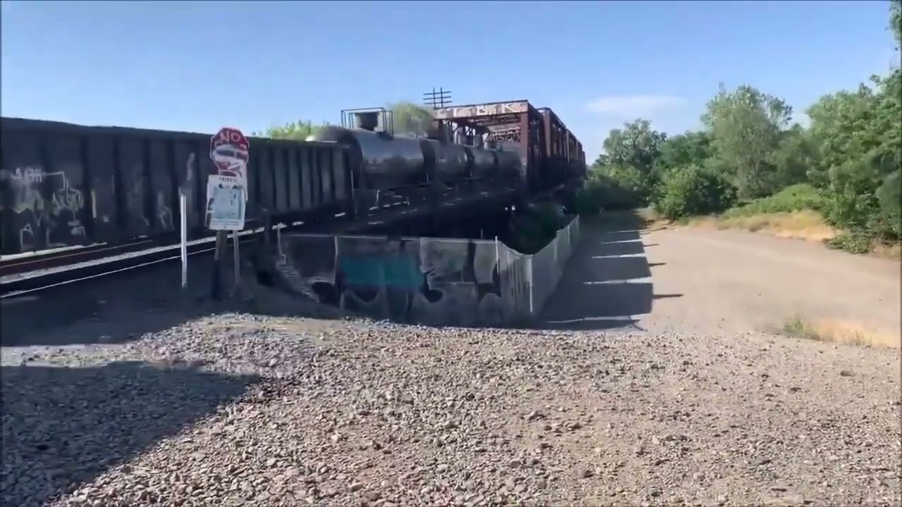 BNSF 6365 leads a Manifest at the American River in Sacramento California