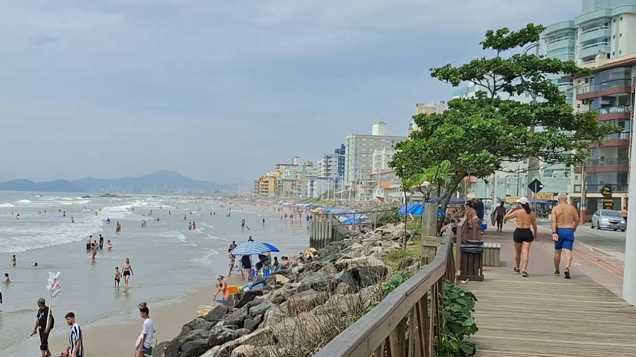 Sábadão 17.01.26 lotado Praia Gravatá dia muito quente..Navegantes SC 