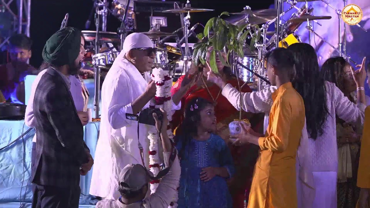 LIVE Ganga Aarti at Parmarth Niketan with a special concert by Sivamani & Runa Rizvi Sivamani