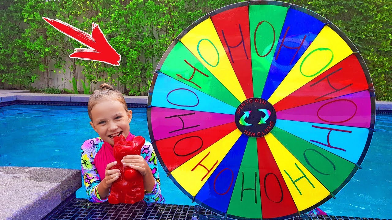 ОБЫЧНОЕ против НАДУВНОГО #4 / Дети играют в бассейне с НАДУВАШКАМИ / Николь Крейзи