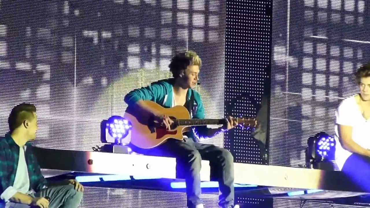 One Direction singing Little Things at Take Me Home Tour in Glasgow 26.02.13