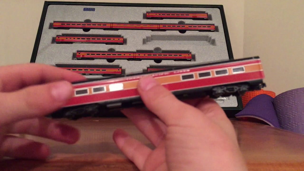 Review: N scale Kato Southern Pacific Daylight 10 Car Set