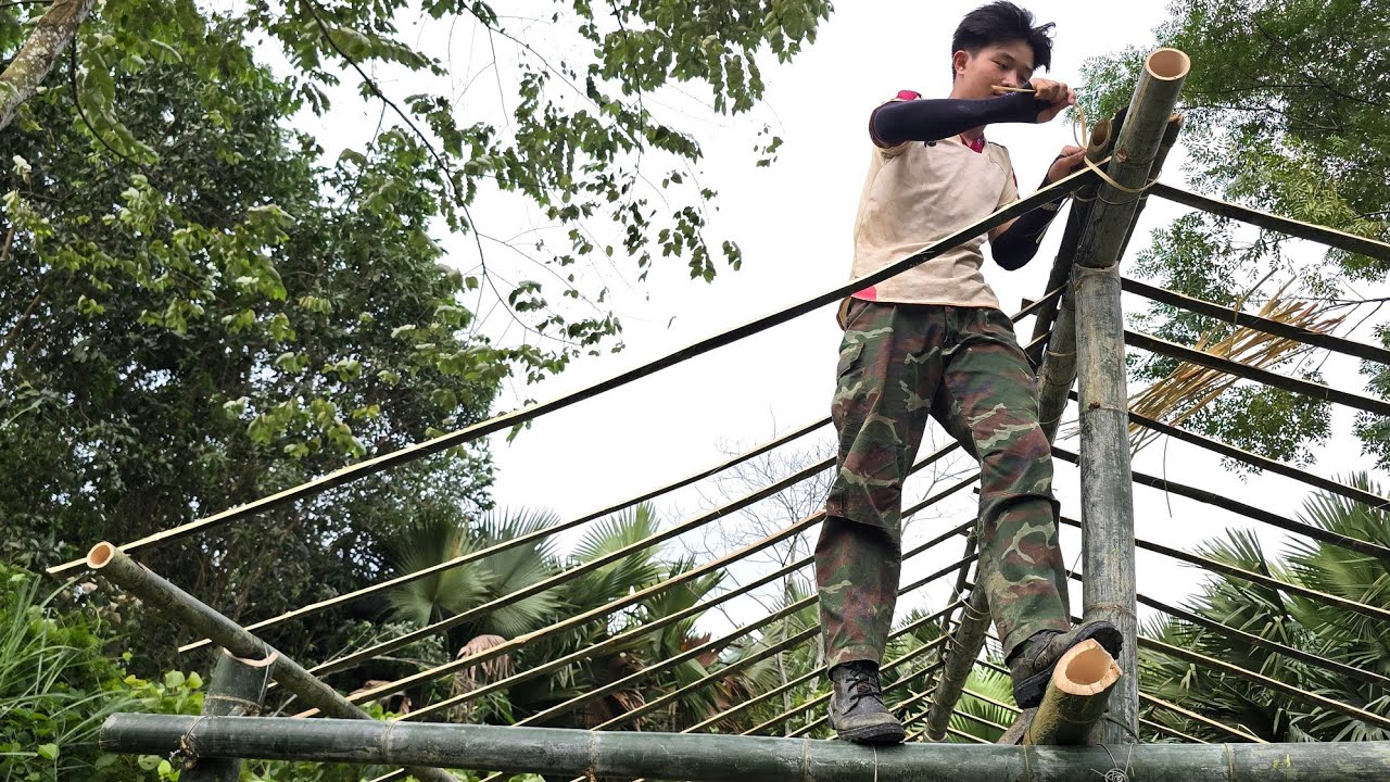Building a new house with bamboo, the inspiring story of a CEO who left the city for the forest