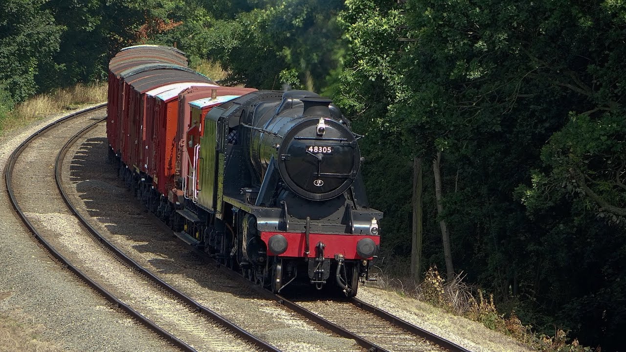 LMS Stanier Class 8F Loco BR 48305 Pulling Freight at Kinchley Lane (2024) | Great Central Railway