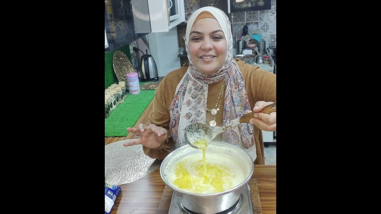 الله يباركلها الست العجوزه🙃إللي قالتلي عليها لو عندك كيلو واحد سمنه لازم تعمليه بالطريقه دي وهتدعيلي
