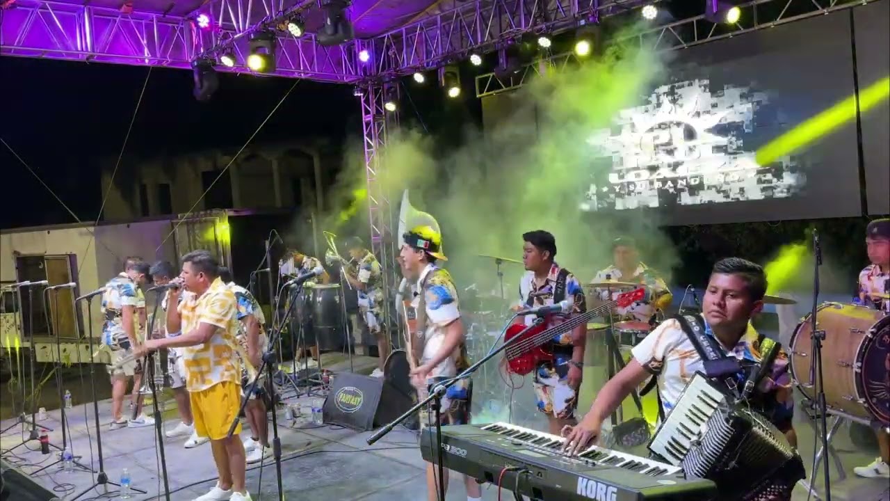 Paul Loaeza y Su Bandeño · Popurrí de Sones