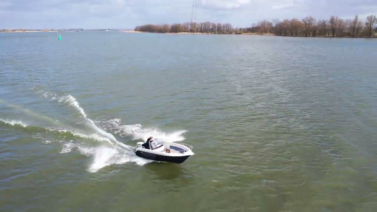Drone beelden Uttern 4612 op de Merwede