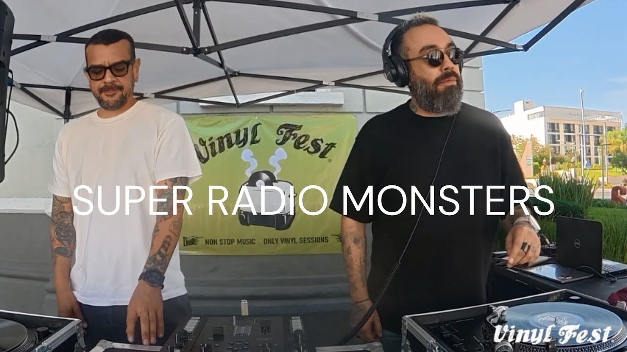SUPER RADIO MONSTERS /GABRIEL ALTAMIRANO VS JAIR CARDOSO (Vinyl Set) @ GUADALAJARA / Street Session