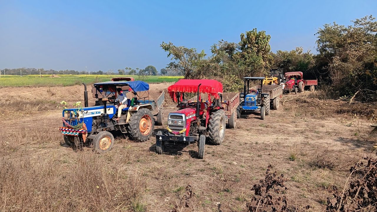 Jcb 3dx loading Mud in Tractors Swaraj 735F Mahindra 475  Messey Tractor 