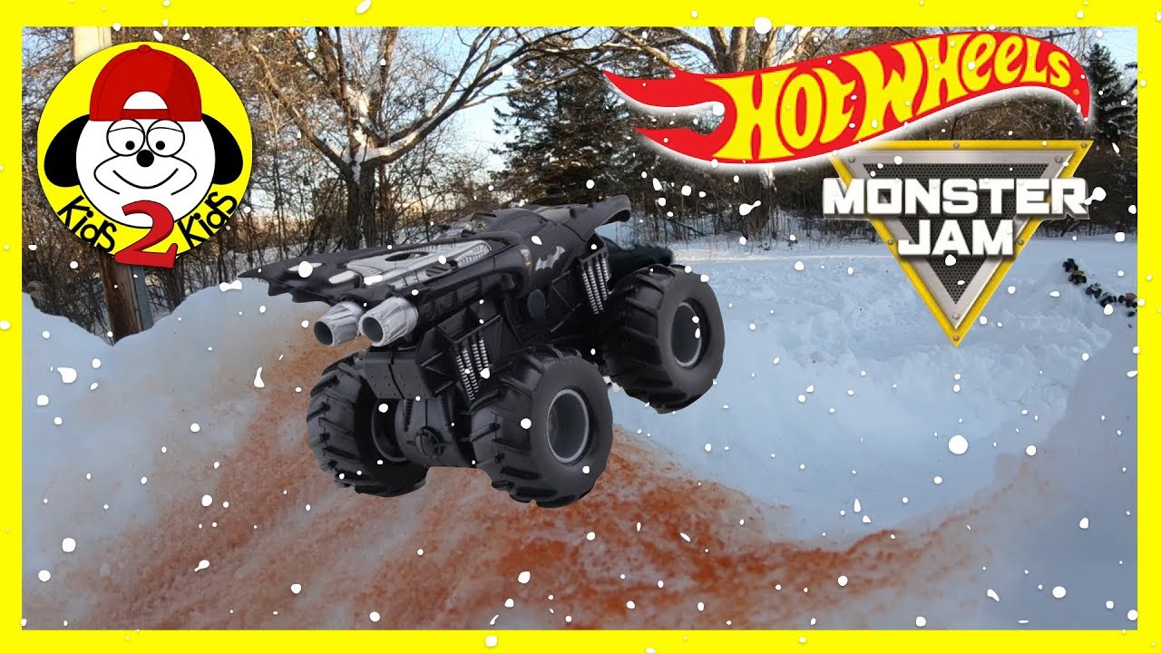 Hot Wheels Monster Jam Toy Trucks Snow Racing: Speed Slalom ft. Rev Tredz / Rev N Roar
