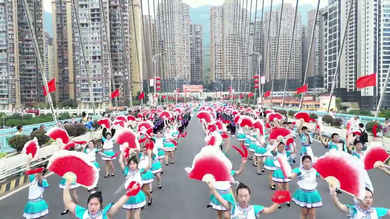 国庆节到来之际，思南的万人花灯，又一次精彩呈现！ #思南花灯    #思南花灯广场舞       #思南摄影辰     @思南青年摄影家协会