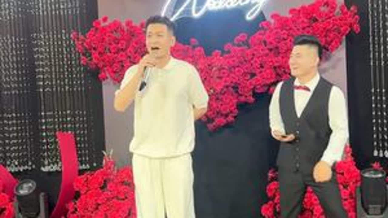 愿你们以爱为契，共赴岁月长，伴人间烟火暖