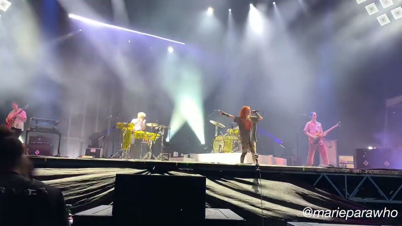 Paramore- Here we go again “ONE ARMED SCISSOR” outro! When we were young￼