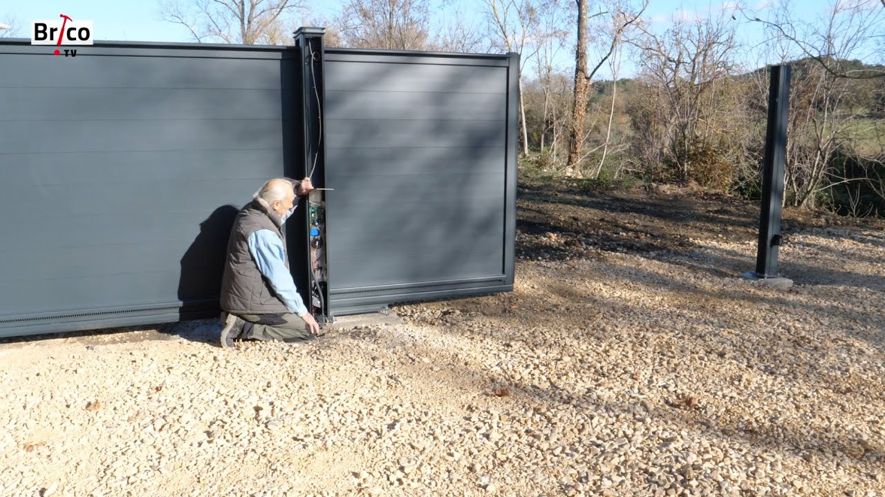 Installer un portail coulissant auto-portant -  Tuto bricolage avec Robert
