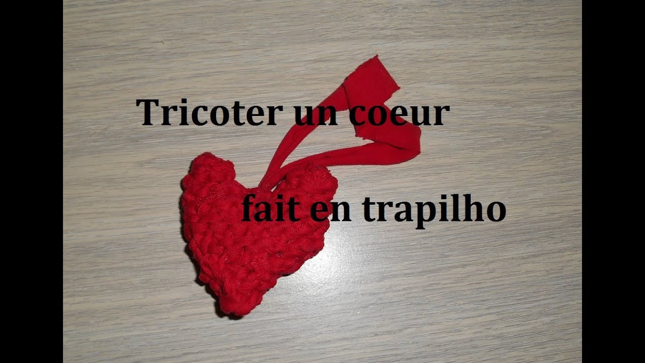Tricoter un petit coeur avec du trapilho idéal pour la fête saint Valentin