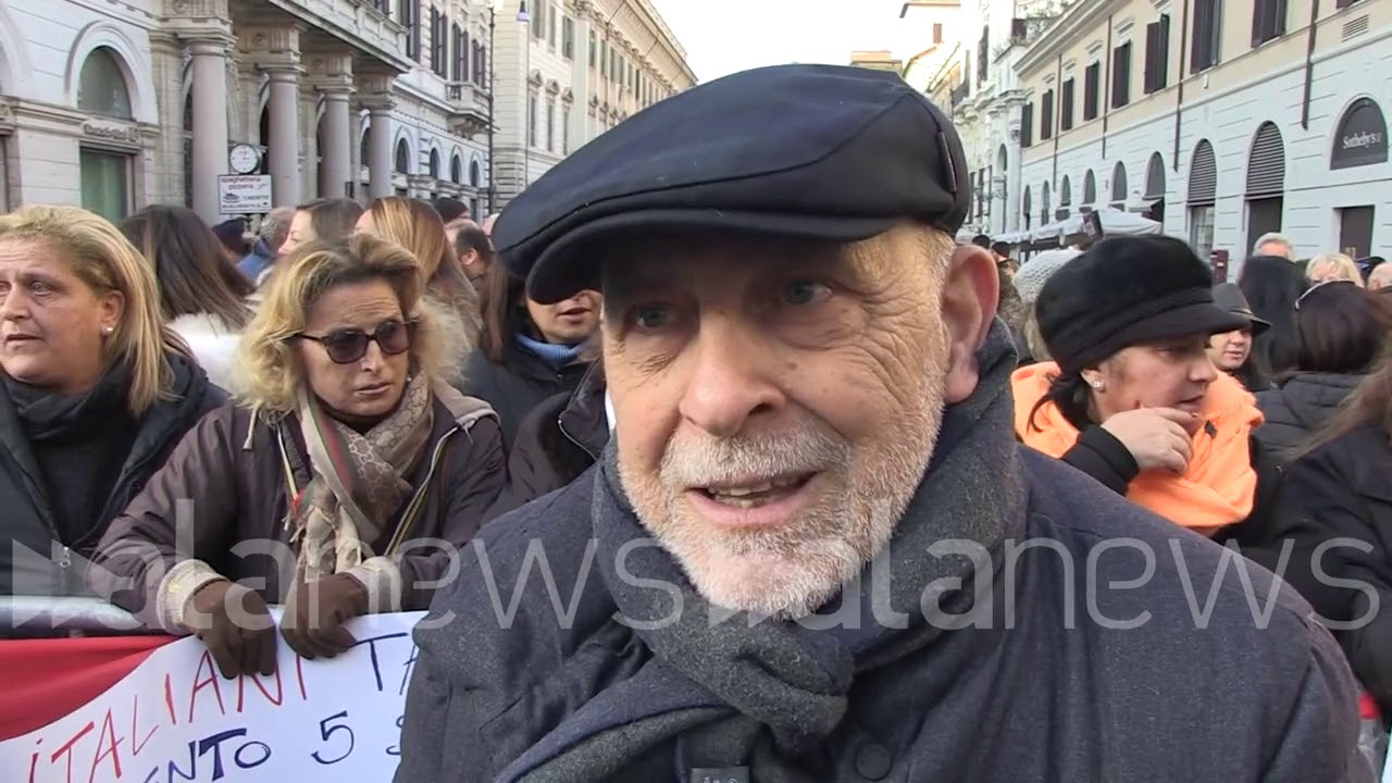 La protesta degli urtisti in piazza: 
