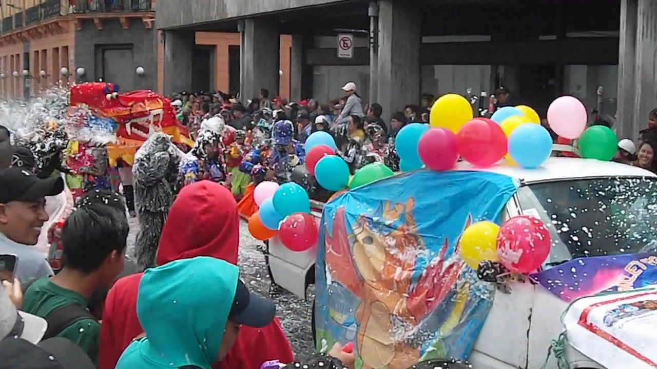 Desfile Carnaval en el Centro Histórico de Quito 2025