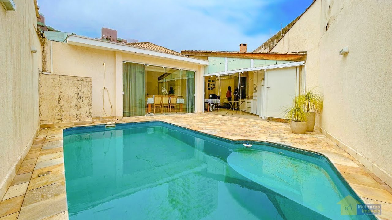 CASA ISOLADA  À VENDA COM PISCINA  NO FORTE  PRAIA GRANDE/SP