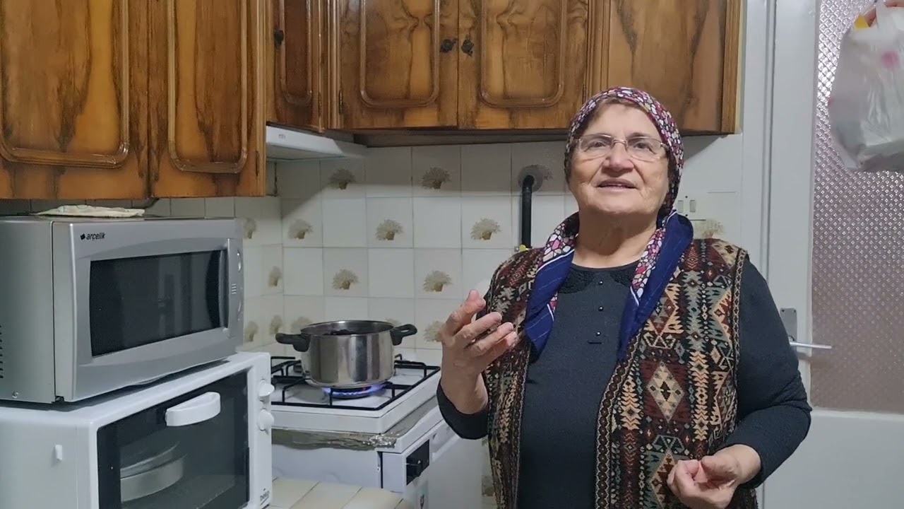 82 yaşındaki Refika Teyzenin nefis böğürtlen meyve suyu