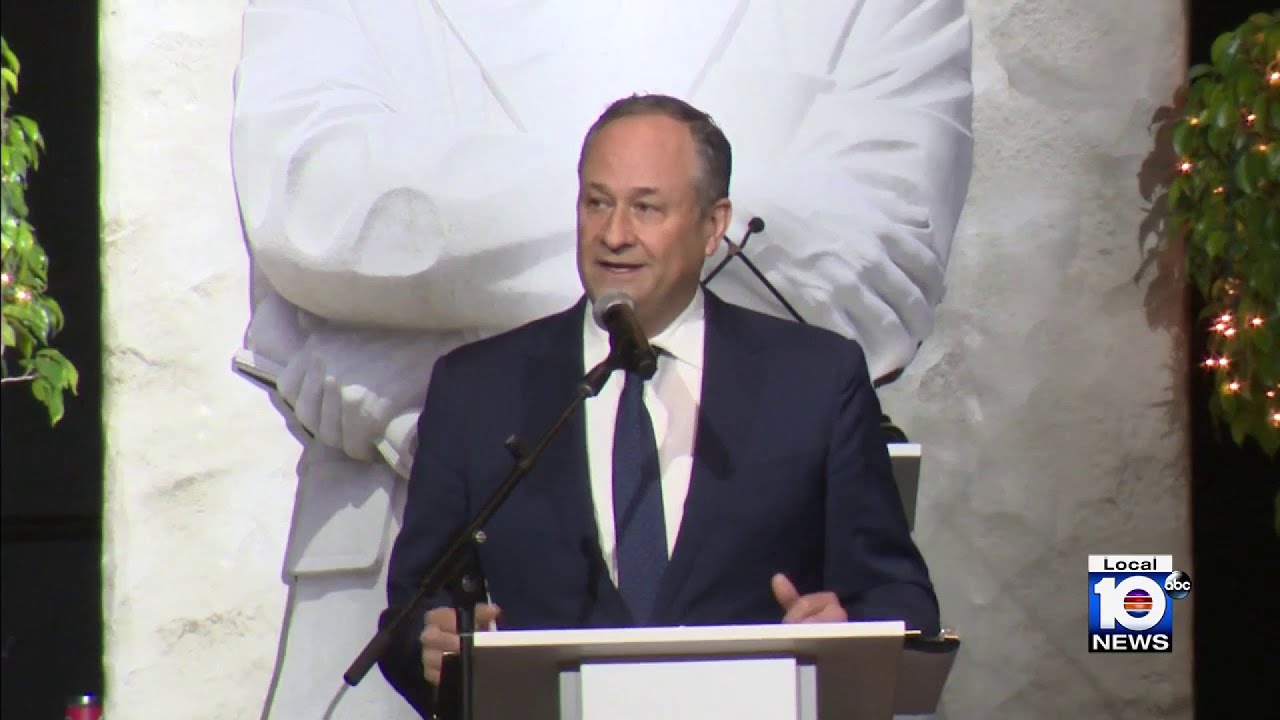 Second gentleman addresses young men at 5000 Role Models scholarship breakfast