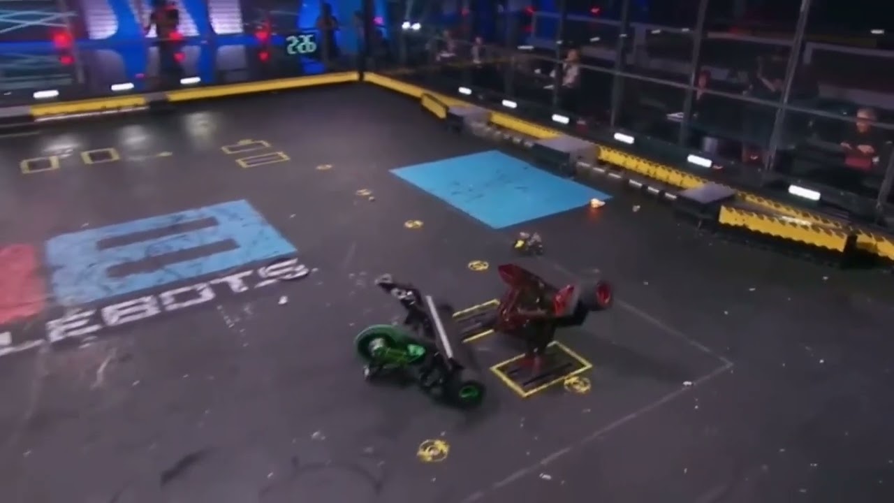 Is this the biggest explosion in battlebots history ? Sawblaze vs uppercut ⚔️