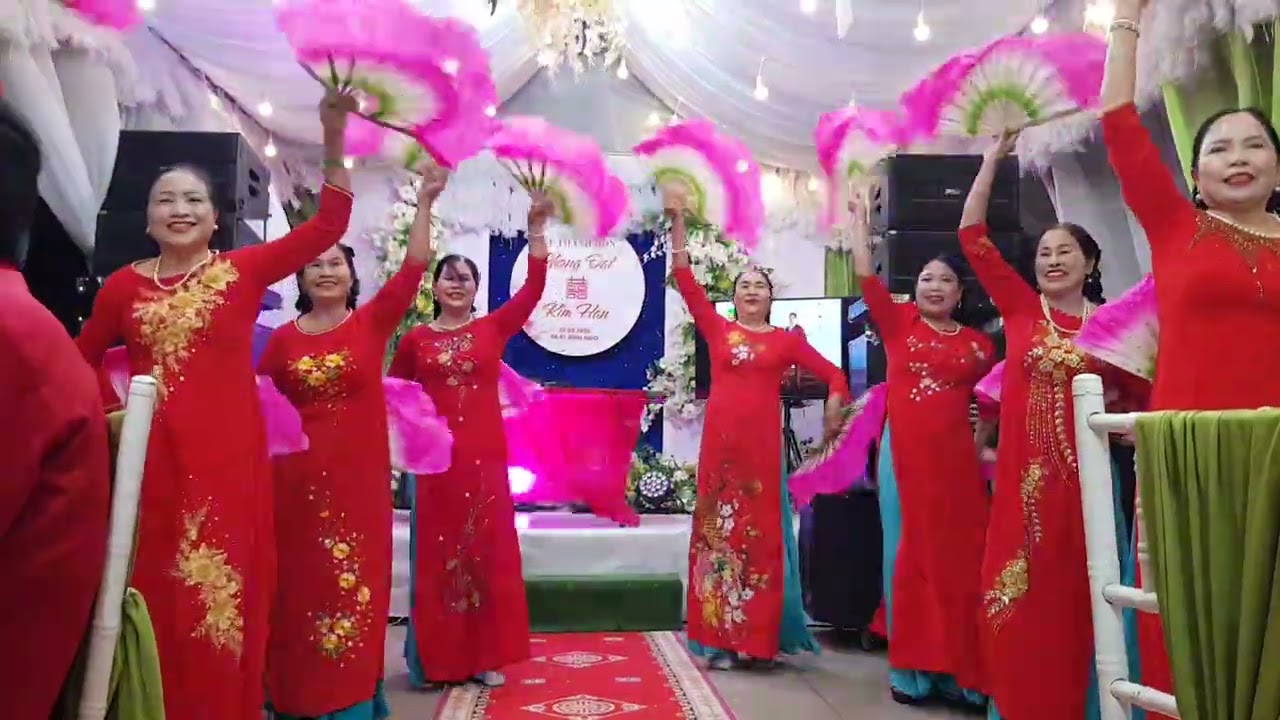 Múa quạt đám cưới như mơ