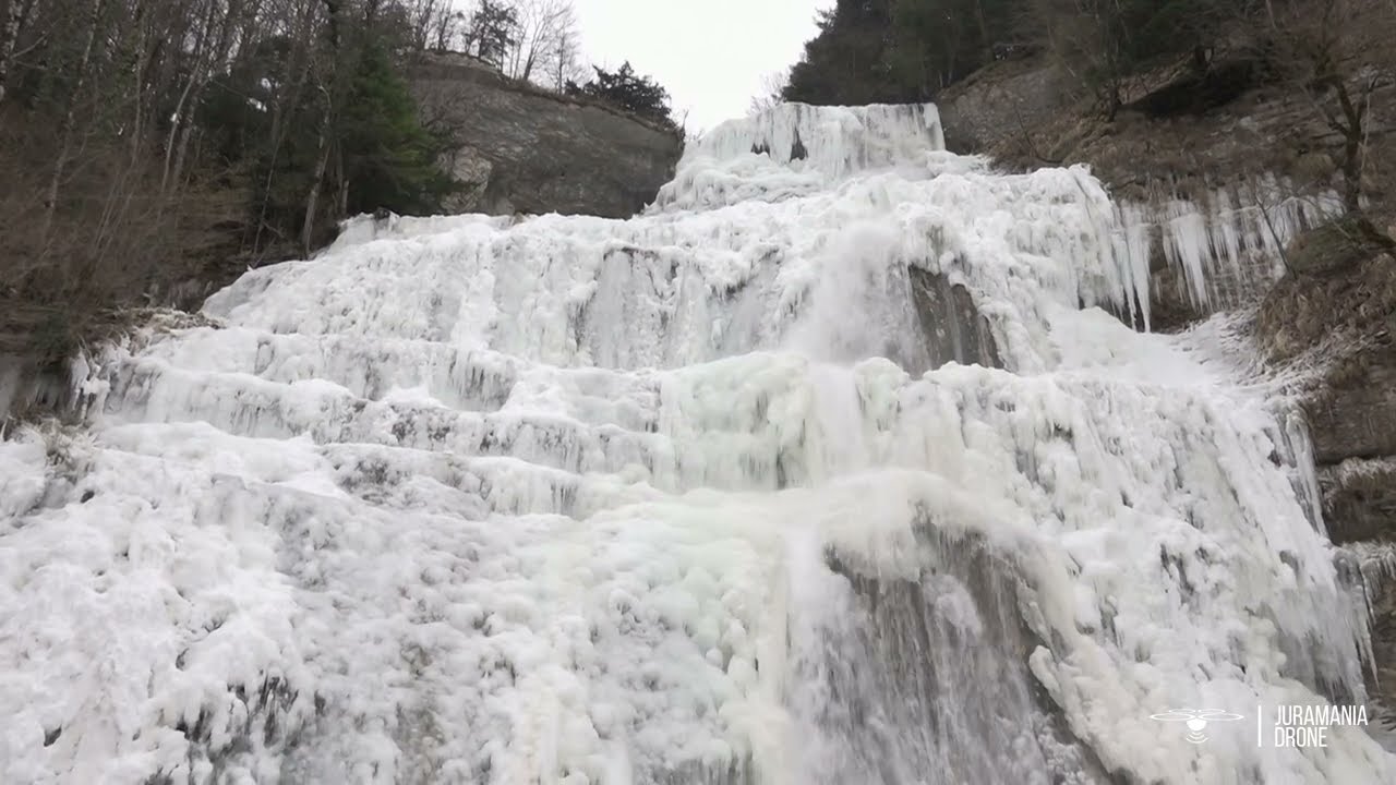 Les cascades du HERISSON gelées.