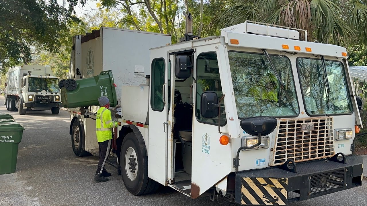 Lodal EVO Manual Side Loader Garbage Truck Packing Post Christmas Trash + Mack McNeilus Rear Loader