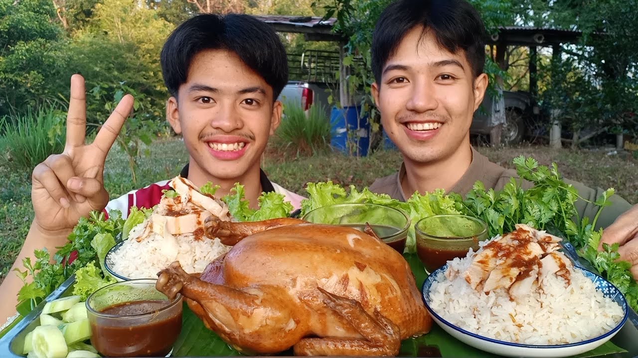 กินข้าวมันไก่ต้ม จัดมาเป็นตัวมากินด้วยกันนะครับ.