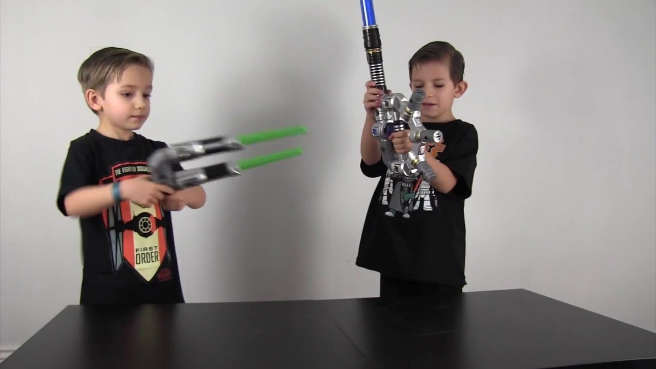 STAR WARS  AWESOME BLADEBUILDERS LIGHT SABER FIGHT