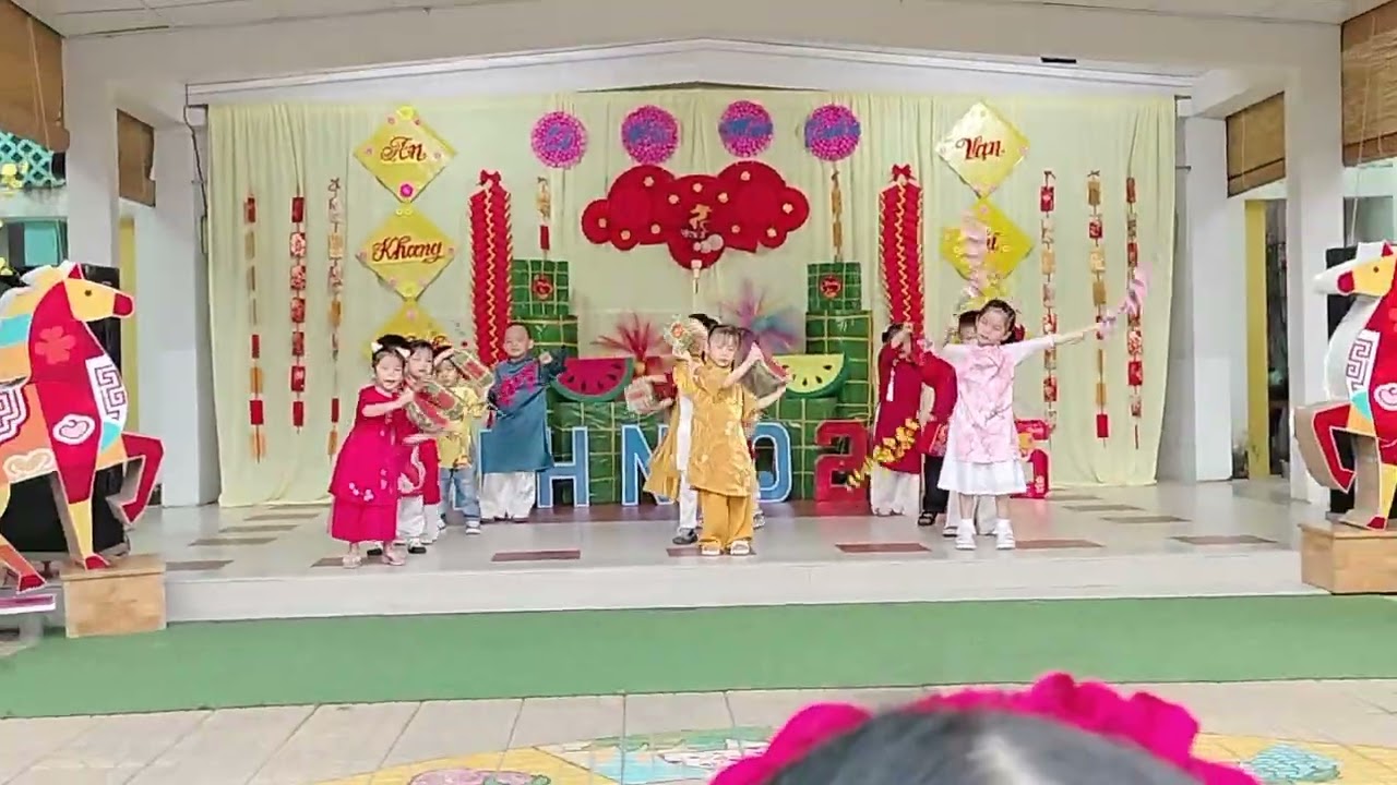 Chồi 1 tiết mục Bé đón Tết sang
