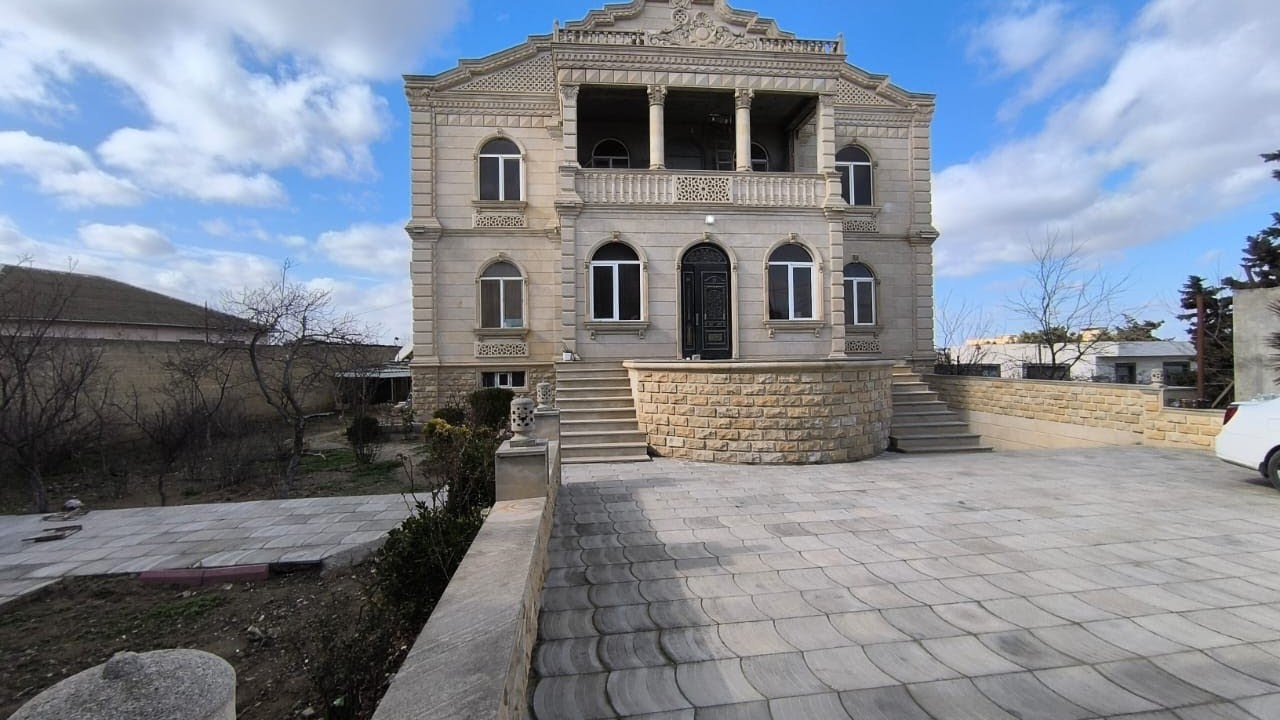 9 SOTDA 👉 ŞƏXSİ TİKİLİ HƏYƏT EVİ SURAXANIDA  KOD-50V  ƏLAQƏ(055)389.38.08 MİRİ