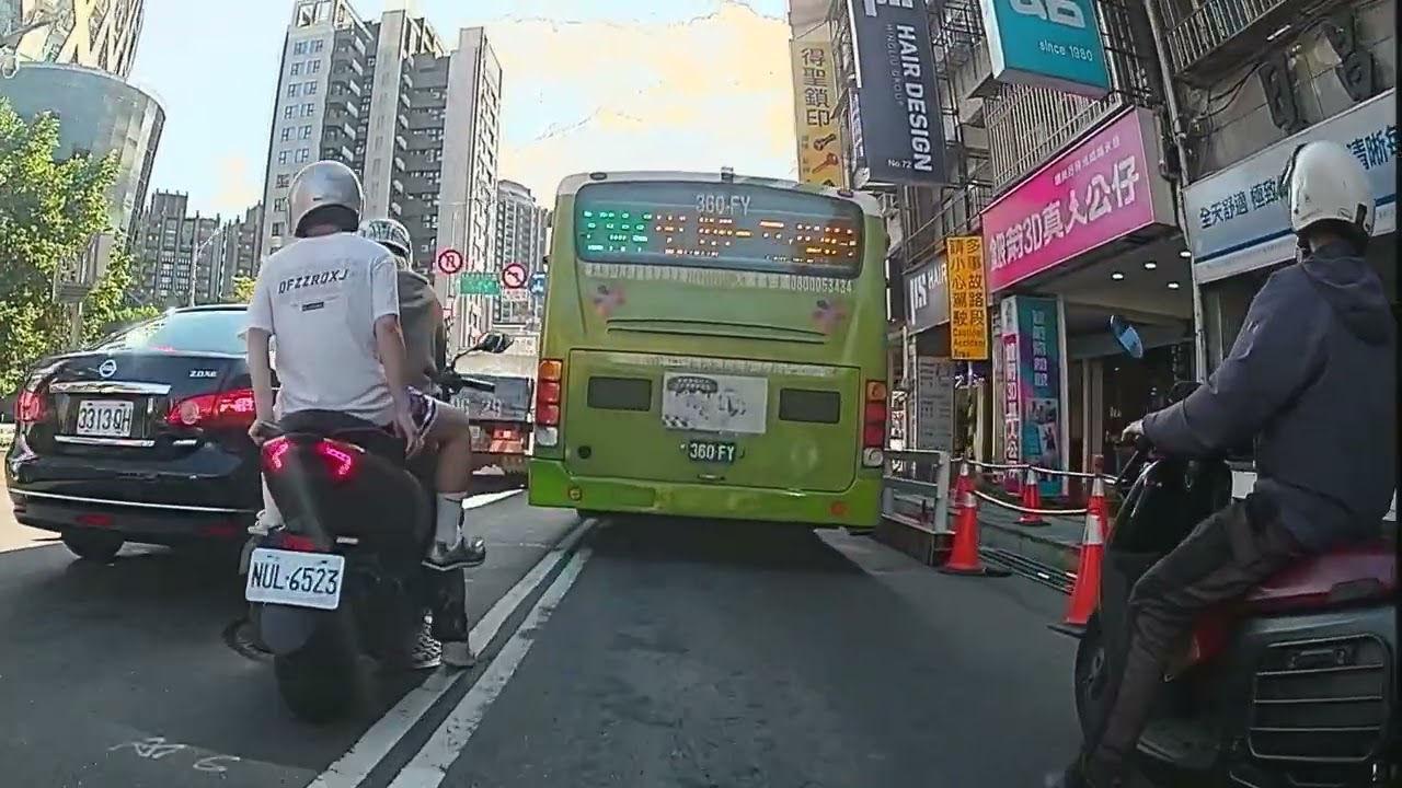 #違規者之歌 方向燈、跨越雙白線案例