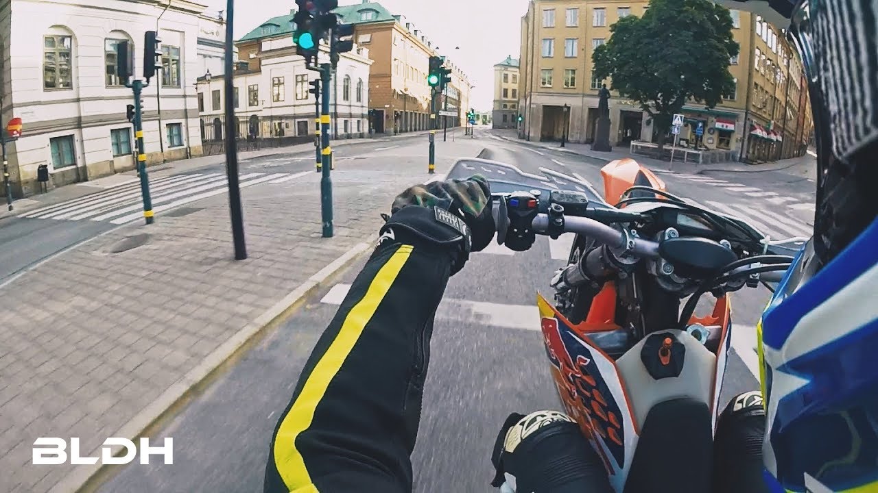 SUPERMOTO vs. EMPTY CITY (Real Playground 😍) | BLDH