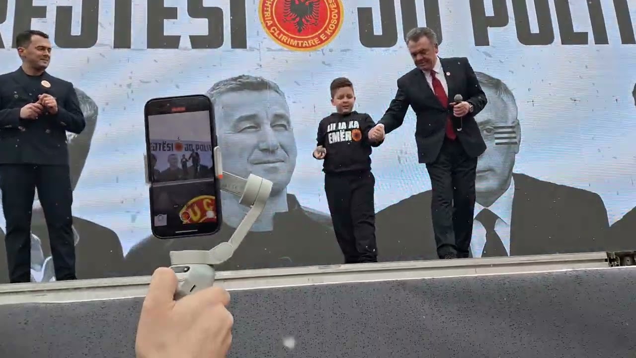Ilir Shaqiri me djalin e nipin sjell&euml;n emocione t&euml; forta gjat&euml; protest&euml;s 
