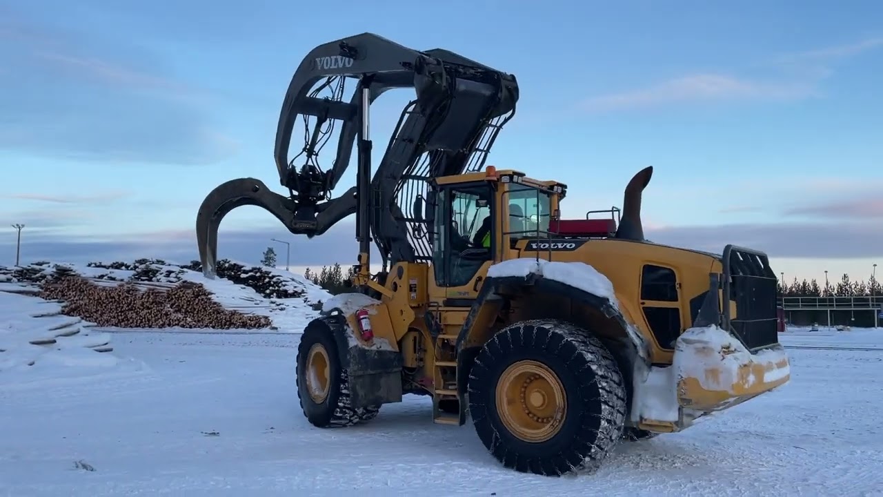 K&ouml;p H&ouml;glyft Volvo 180G p&aring; Klaravik