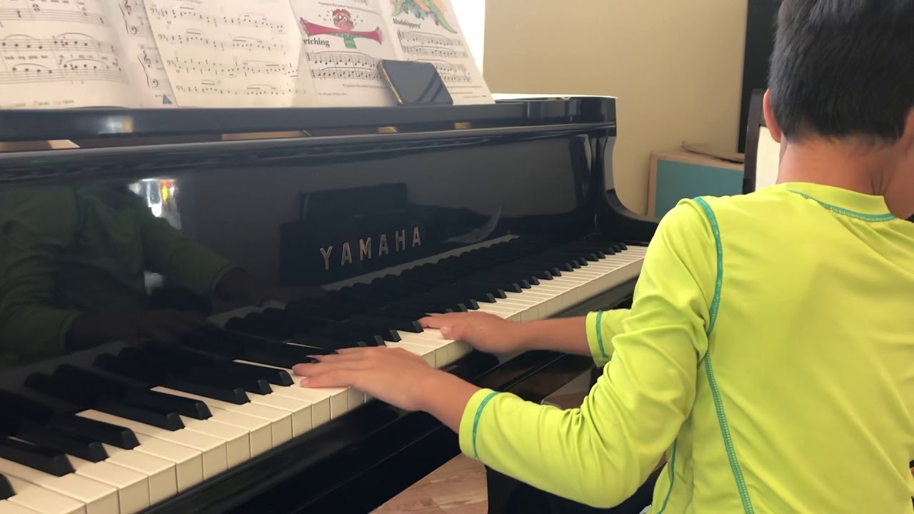 Plippi Plays Piano