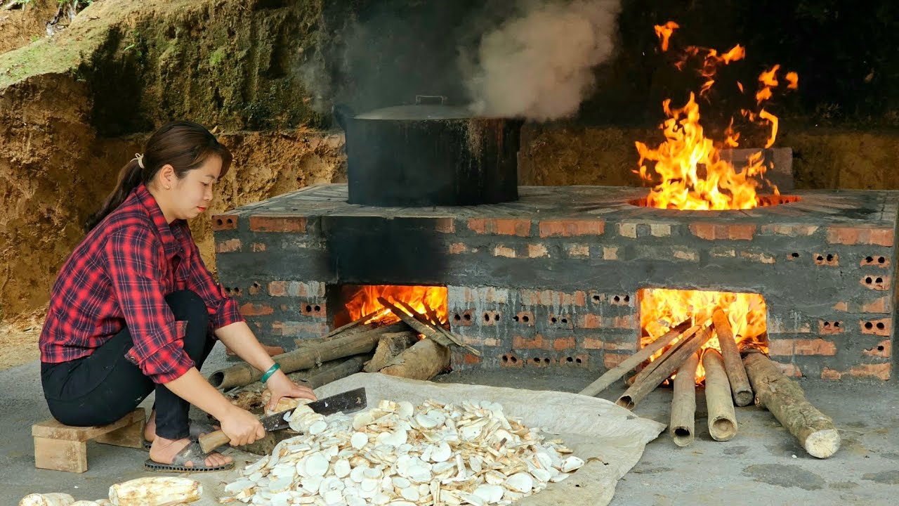 The way the girl cooks pig bran with the stove has just been completed - Phùng Thị Chài