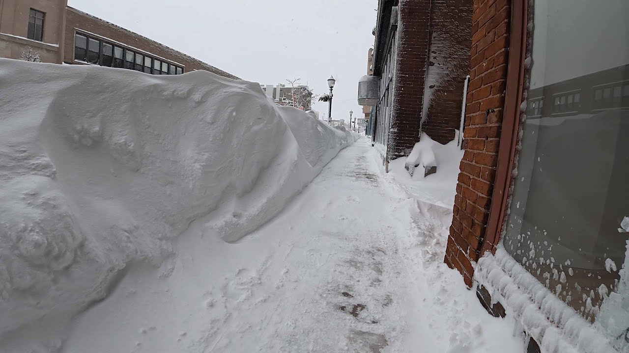 BOMB CYCLONE BLIZZARD PARALYZES MARQUETTE, MICHIGAN 12-29-25