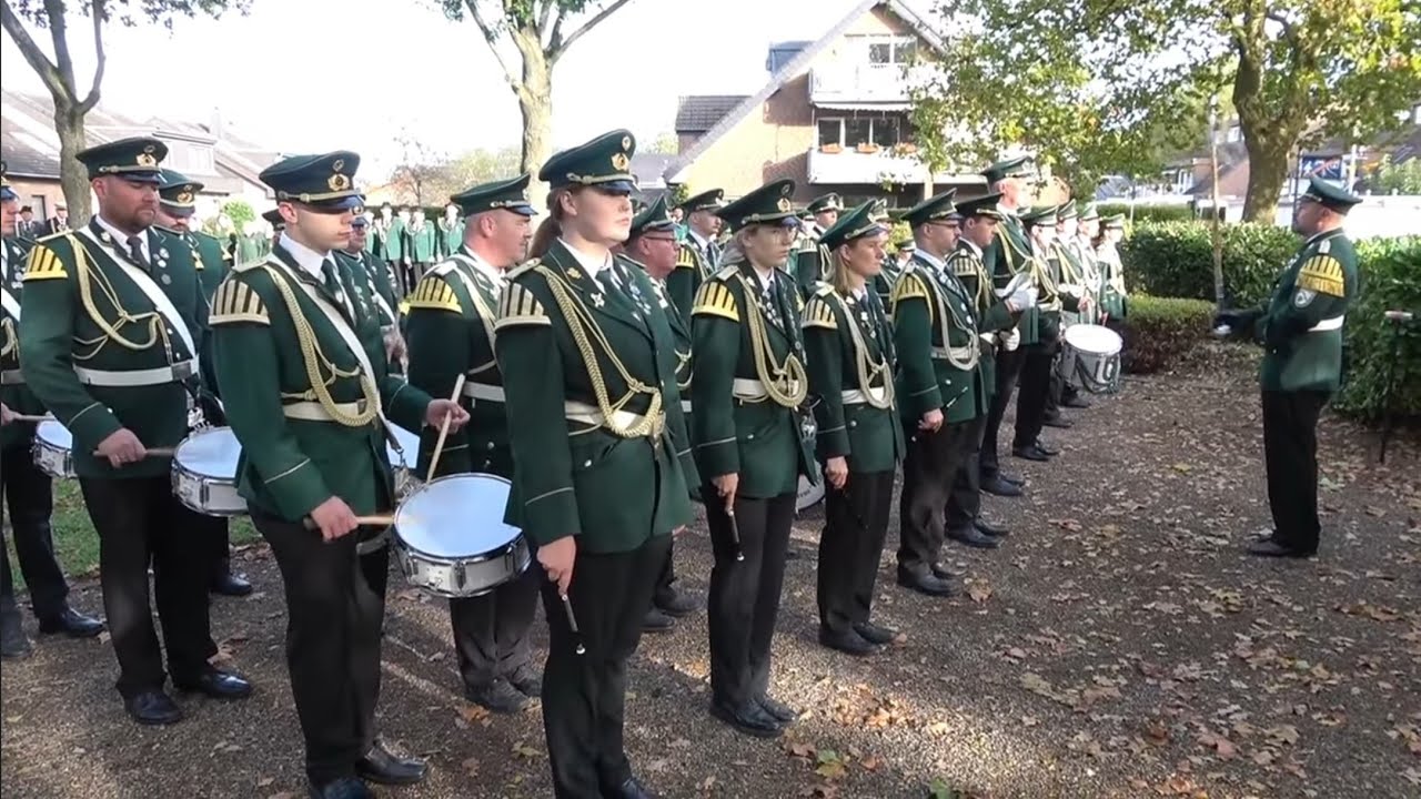 Schützenfest in Grevenbroich Neu Elfgen 2024 - Gefallenenehrung und grosser Zapfenstreich 13.10.2024