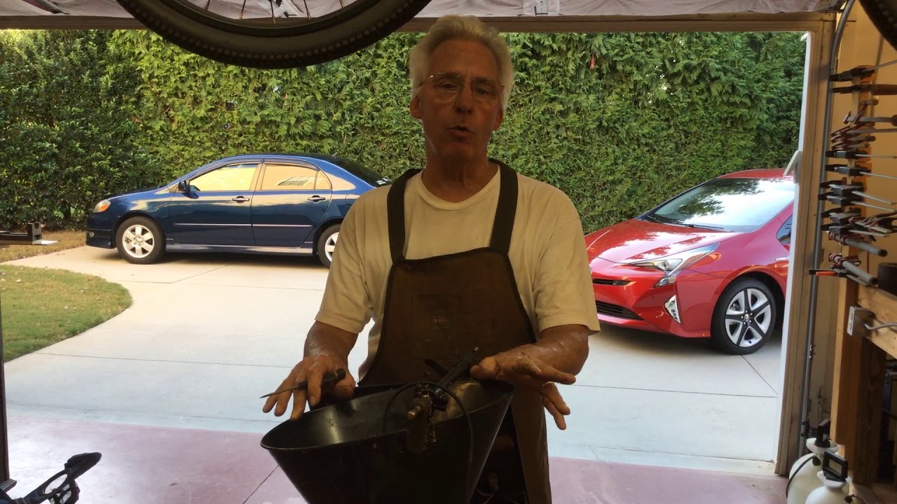 135.  How to remove the horn from the motor on your Edison Diamond Disc