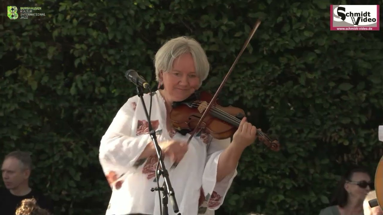 Sommermusik am Wasserplatz in Burghausen 2024-Grasset 4
