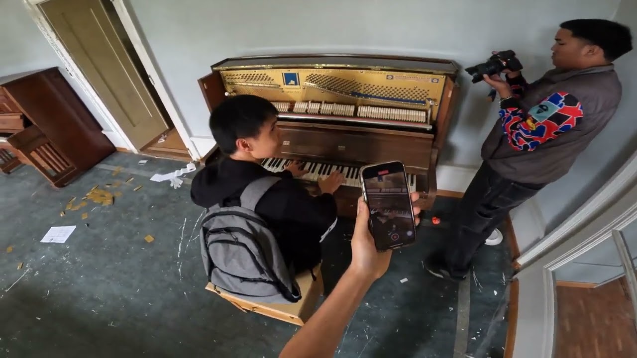 HOWL MOVING CASTLE + OLD DOLL ON UNTUNED PIANO