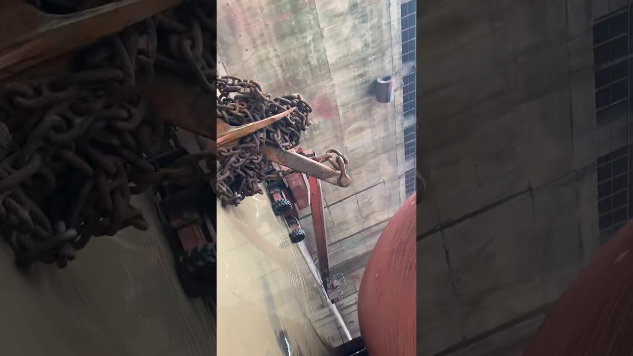 High pressure wash ship external hull at Shandong shipyard