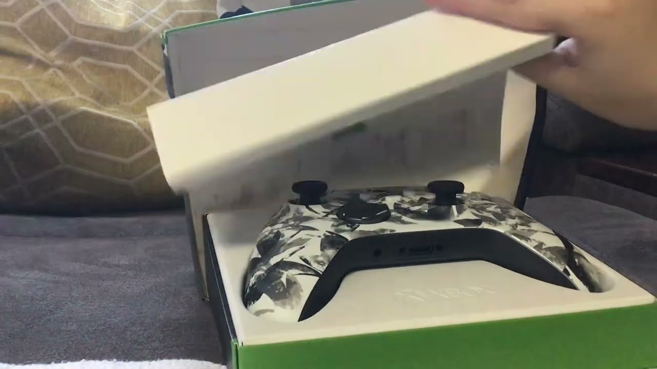 Unboxing the storm breaker Xbox controller special edition 