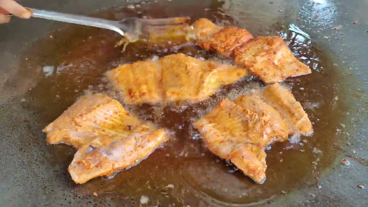 Peshawar ka mashhur fish Namak Mandi hai bar bajar