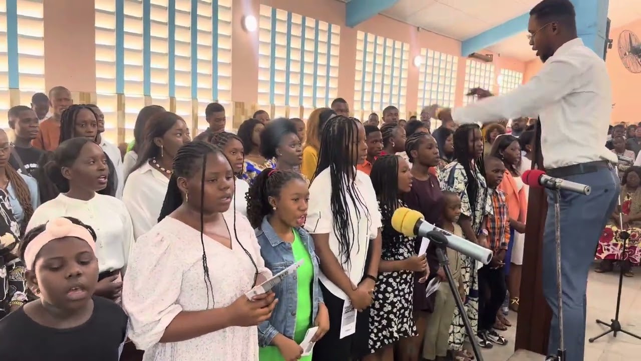 SANCTUS ANICET ( Chorale Regina Mundi )