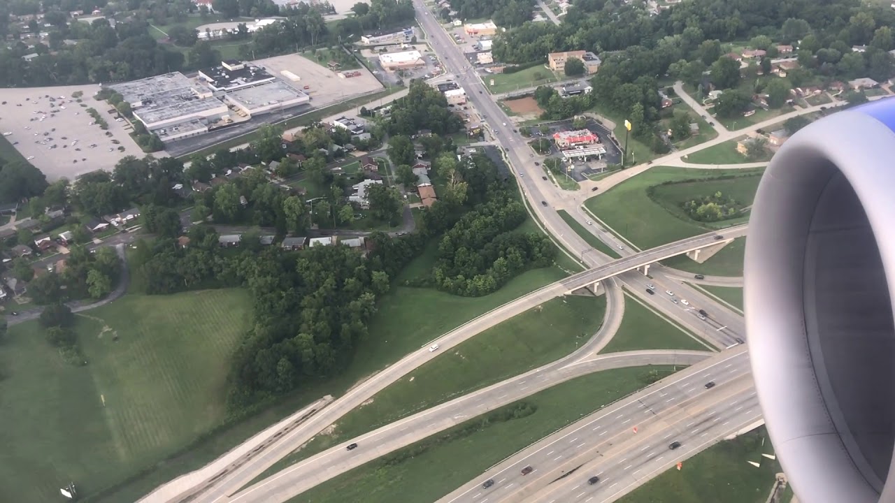 Boeing 737 final approach + landing at St. Louis International Airport