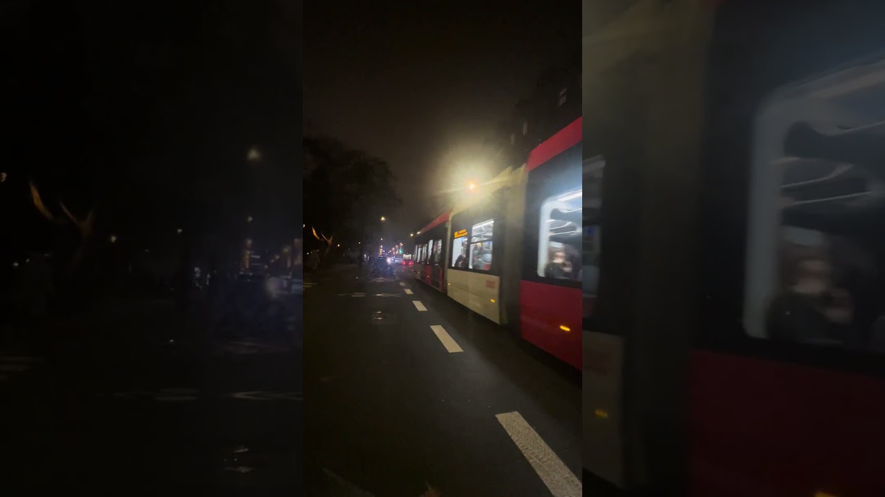 Průjezd tramvaje Škoda 52T krásným pozdravem